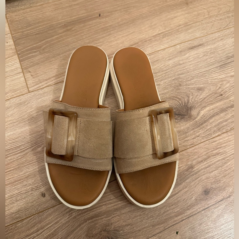Buckle sandals